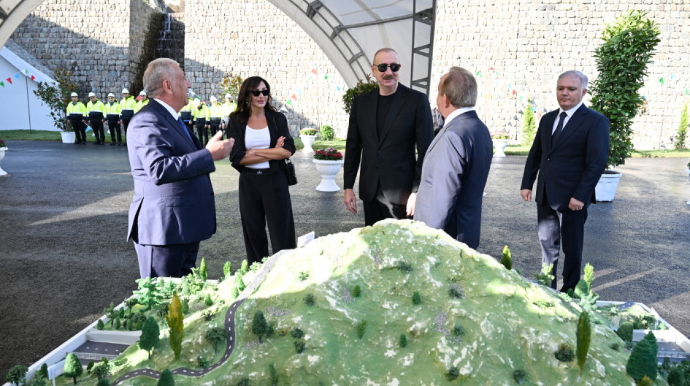 Prezident və birinci xanım Toğanalı-Kəlbəcər-İstisu avtomobil yolunda görülən işlərlə tanış olublar - FOTO