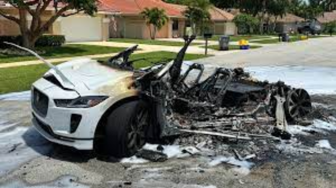 DİQQƏT! Bu avtomobillər özü-özündən alışıb yana bilər - FOTO