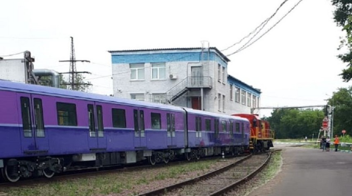 Rusiyadan daha 2 metro qatarı Azərbaycana gətirilib