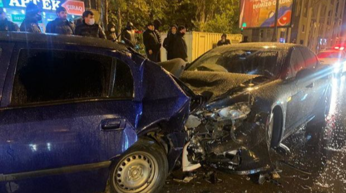 Bakıda “Porsche” zəncirvari qəzaya səbəb oldu, bir nəfər yaralandı   - FOTO
