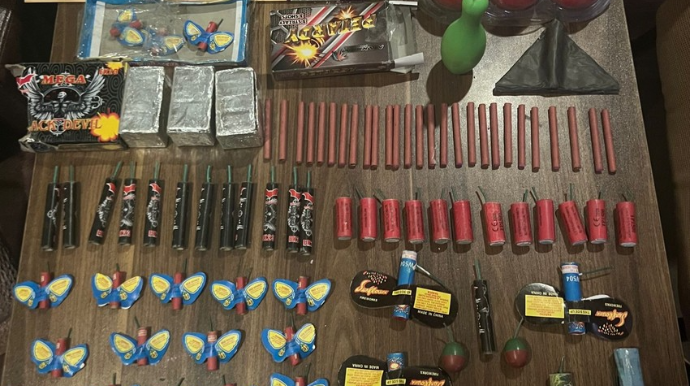 Yasamalda pirotexniki vasitələrin satışını təşkil edən şəxs saxlanıldı  - FOTO