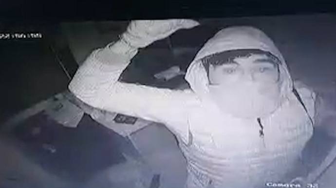 Bakıda şübhəli şəxs polisə bıçaqla müqavimət göstərib  - VİDEO