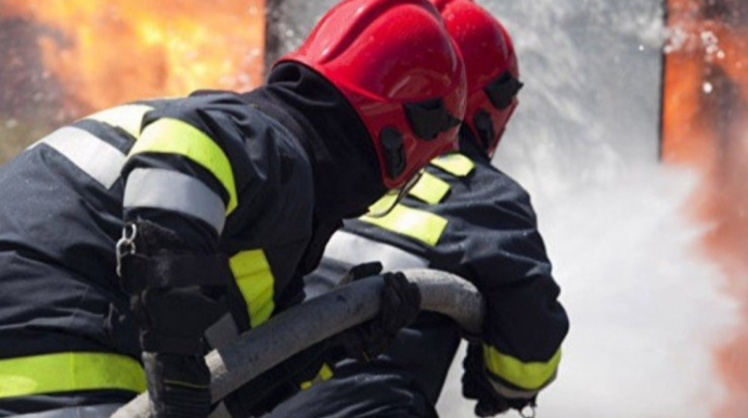 Sabunçuda qarajda yanğın: "Opel" və "Nissan" alovlandı... 