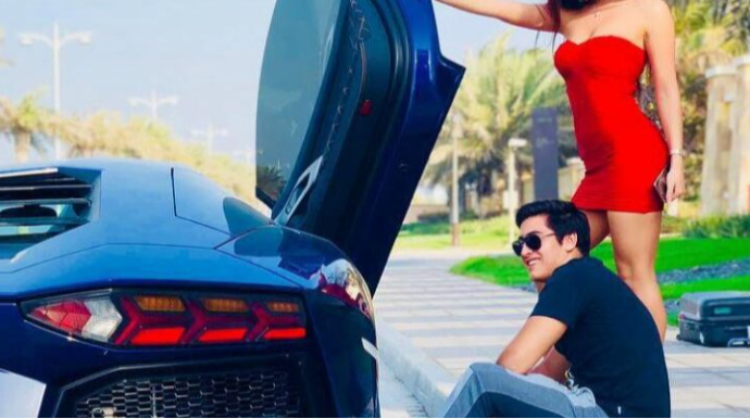 Qızıllarını satıb ərinə lüks avtomobil aldı