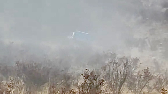 Dumanlı havada idarəetmədən çıxan “Qazel” dərəyə yuvarlandı - VİDEO