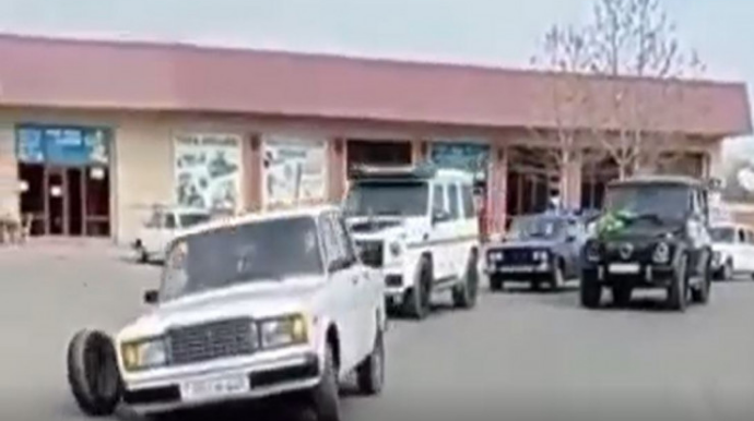 Toy karvanında "Galenvagen"lərin qarşısında "ruçnoy" çəkən "07" qəzaya düşdü - VİDEO  