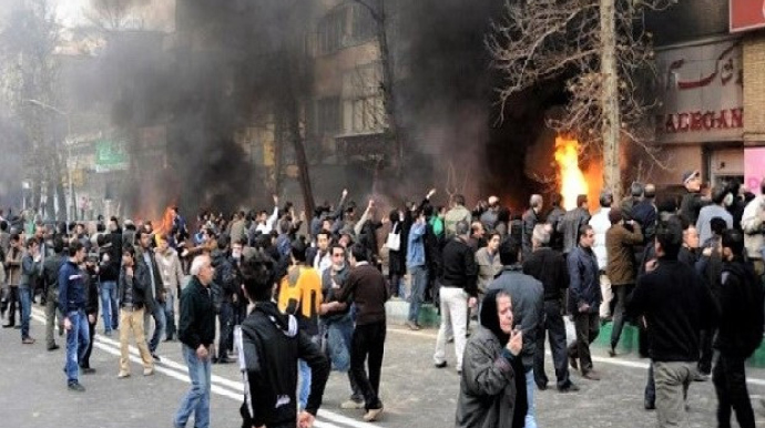 İranda etirazçı məktəbli öldürüldü