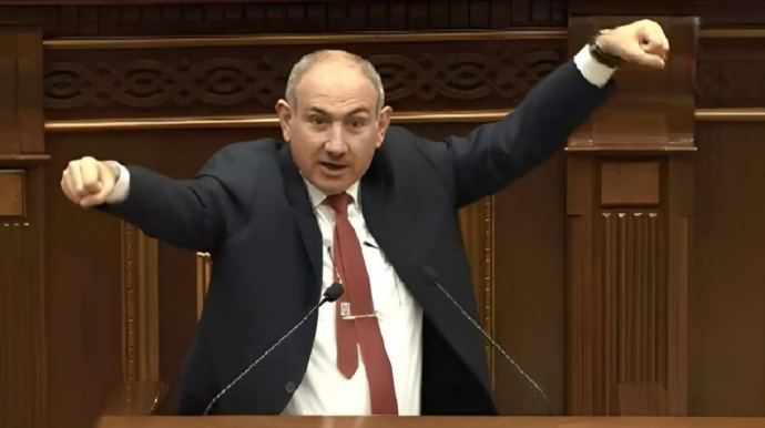 Rusiyadan qayıdan Paşinyandan ölkəsinə şad xəbər