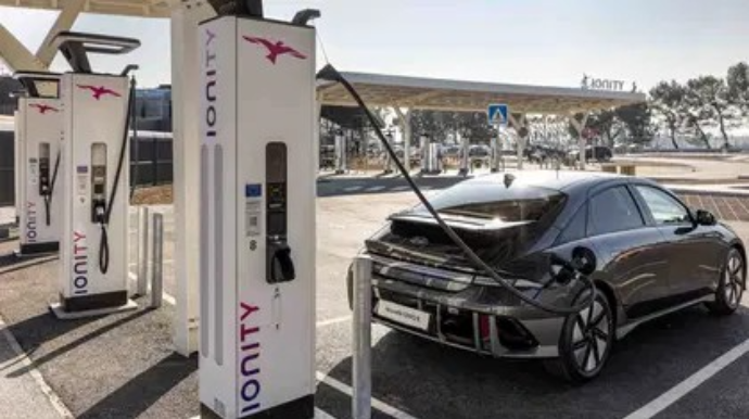 İsti hava elektromobil sürücülərini əlavə xərcə salır 