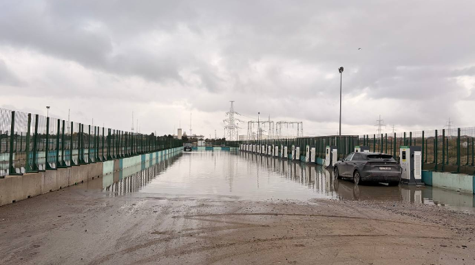 Bu ərazidə elektrodoldurma məntəqəsi hələ də su altındadır - FOTO