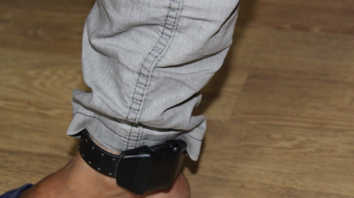 Elektron qolbaq daşıyan şəxs kirayədə qaldığı evdən oğurluq edib   - FOTO