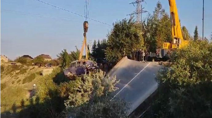 Xaçmazda çaya düşmüş avtomobil çıxarıldı  - VİDEO - FOTO