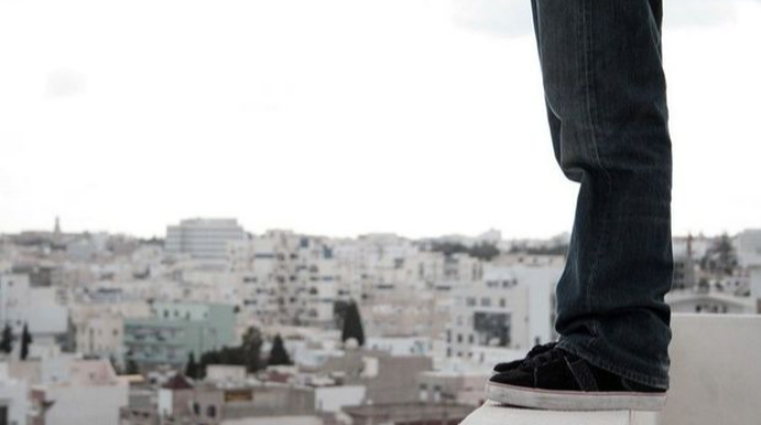 Bakıda 19 yaşlı gənc özünü 16-cı mərtəbədən atdı