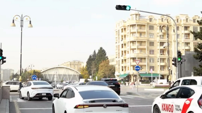 Изменена организация дорожного движения на пересечении проспекта и улицы в Баку - ВИДЕО