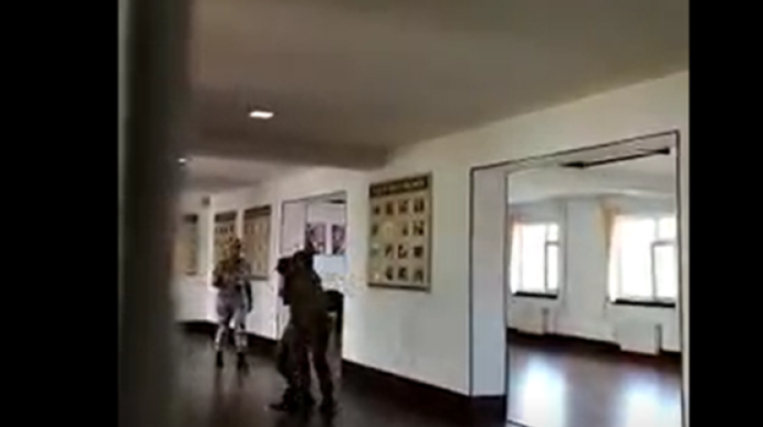 Əsgərin döyülməsi ilə bağlı Bakı Hərbi Prokurorluğu araşdırma aparır - RƏSMİ + VİDEO