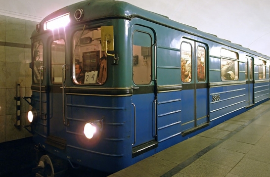 Sərnişinlər qatardan boşaldıldı - Metroda