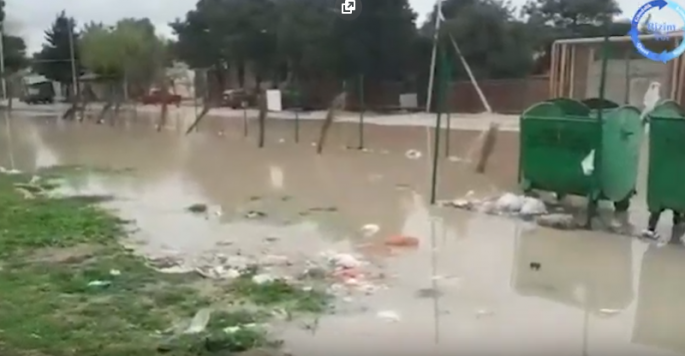 Bakıda həyətləri su basdı – VİDEO