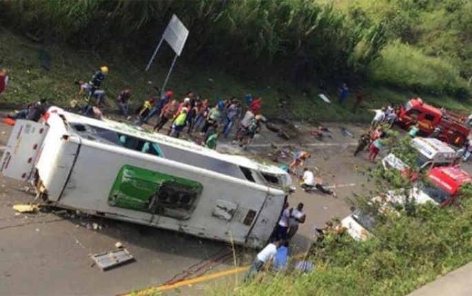 Basketbolçular qəzaya düşdü - 13 ölü, 20 yaralı