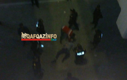 Bakıda eyni körpüdə növbəti faciə - Millinin azarkeşi yıxıldı - FOTO