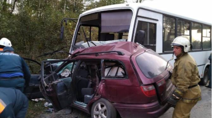 Əks yola çıxan “Toyota” “PAZ”la toqquşdu;  6 uşaq anası öldü, 4 nəfər isə xəsarət aldı - ANBAAN VİDEO 