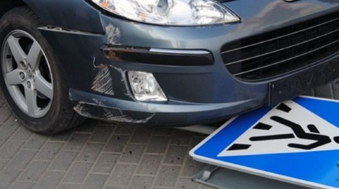 Paytaxtda 63 yaşlı qadını avtomobil vurub 