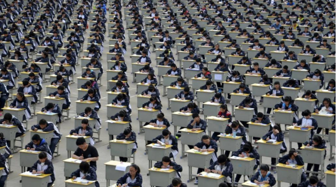 Çində 13 milyondan çox abituriyent ali məktəblərə qəbul imtahanında iştirak edir 