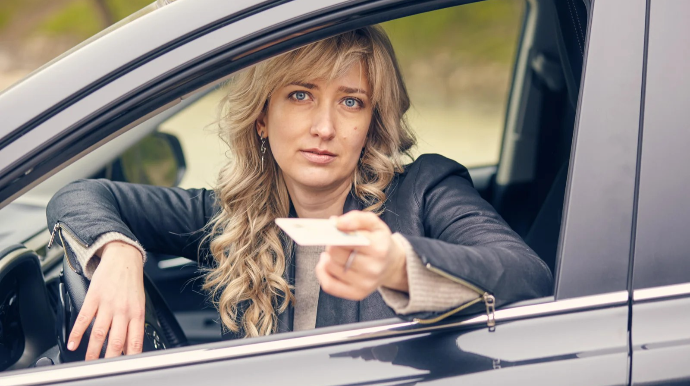 Bu ölkədə aliment ödəməyən sürücülük hüququndan məhrum edilir 