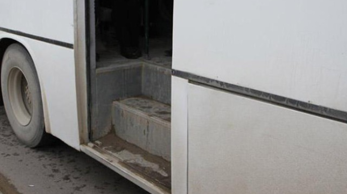 Qadın avtobusdan yıxılaraq xəsarət alıb 