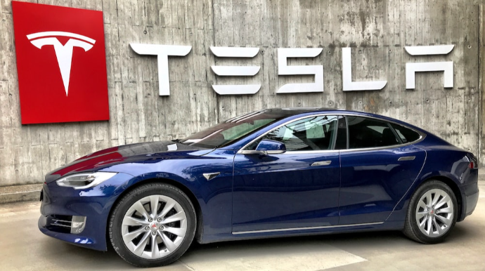 KİV:  Tesla sürücüləri aldadır