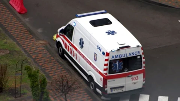 Təcili yardım avtomobili vuruldu - 3 nəfər xəsarət aldı - FOTO