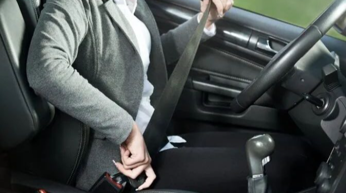 Bu şəxslər maşın sürərkən təhlükəsizlik kəməri taxmaya bilərlər 