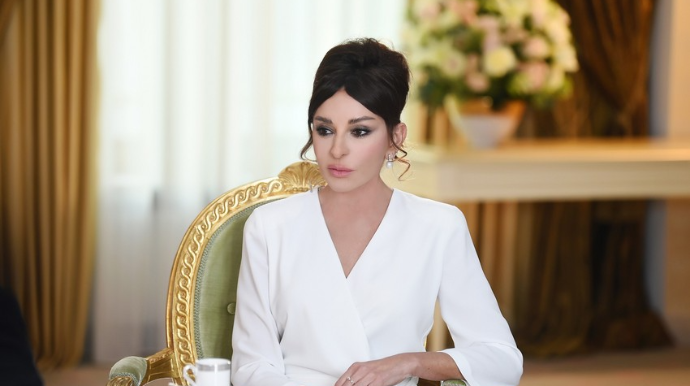 Mehriban Əliyeva Bilik Günü münasibətilə  məktəbliləri və tələbələri təbrik edib  - FOTO