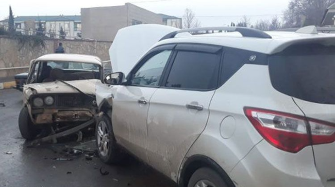 Tovuzda iki avtomobil toqquşub - 2 nəfər xəsarət alıb 