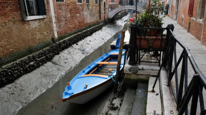 Venesiyanın tarixi kanalları lilli xəndəklərə çevrildi - FOTO - VİDEO 