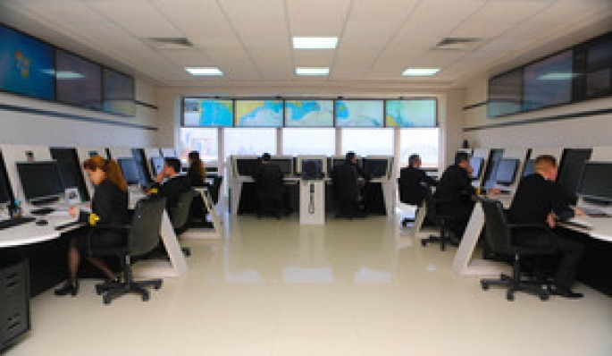 Amerikadan Azərbaycana zəng gəldi - Şamaxıda turistlər maşında köməksiz qalıb