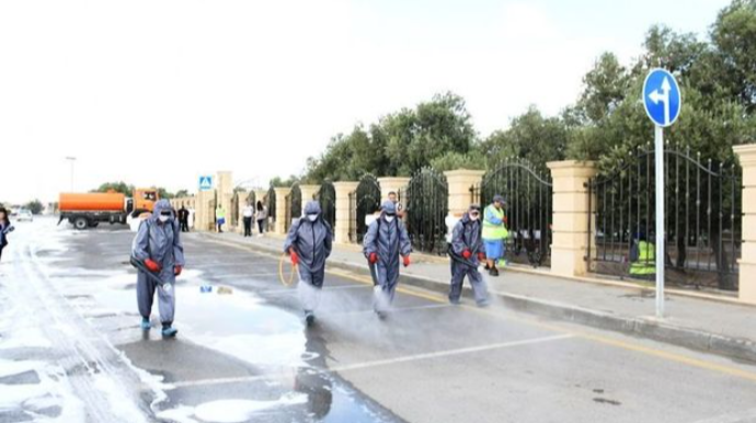Bakıda böyük təmizlik: Ağacları da yudular    - FOTO