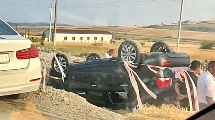 İsmayıllı yolunda qəza: Avtomobil dərəyə aşaraq üzü üstə çevrildi   - VİDEO