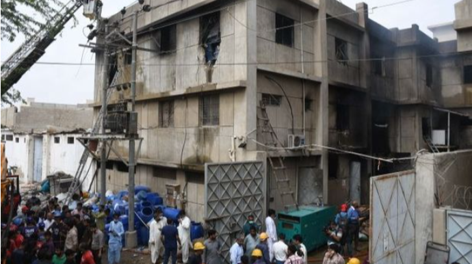 Pakistanda kimya fabrikində yanğın: 17 nəfər öldü - FOTO 