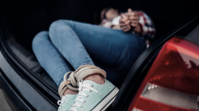 Azərbaycanlılar küçədə qızı qaçırıb pul tələb etdilər 