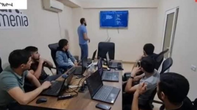 Ermənistanda Azərbaycan dili kursları yaradıldı  - FOTO