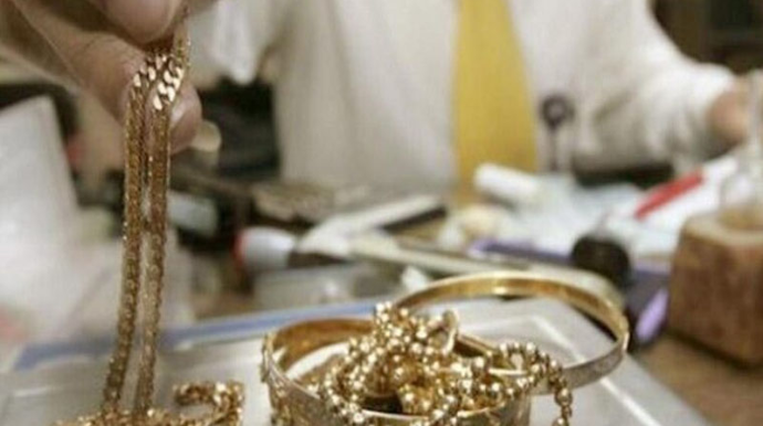 "İmperial"ın sahibinin 49 minlik qızılını apardılar - Şamaxıda film kimi oğurluq