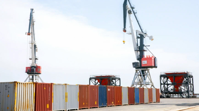Объем контейнерооборота Бакинского порта достиг рекордного уровня - ФОТО