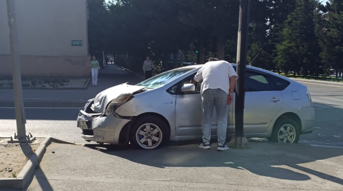 Bakıda qəza: Sürücü xəsarət aldı