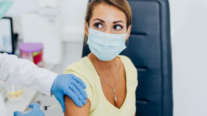 Nyu-Yorkda 1000-ə yaxın sakinə vaxtı keçmiş peyvənd vurulub