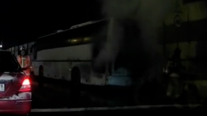 Hərəkətdə olan sərnişin avtobusu yandı
