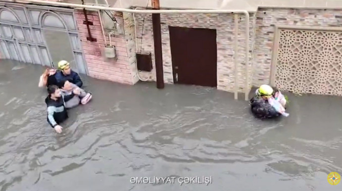 В поселке Кешля сотрудники МЧС эвакуировали жителей подтопленных территорий - ВИДЕО