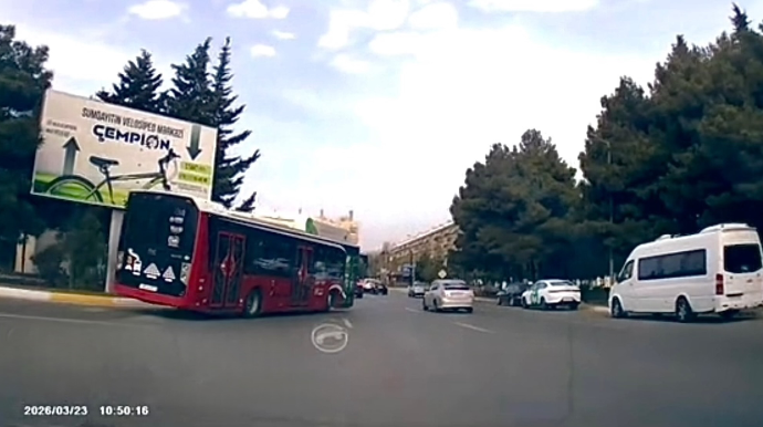 Stop nişanını görməzdən gələn avtobus sürücüsü qəza riski yaratdı   - VİDEO
