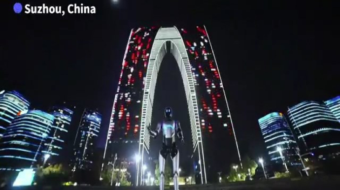 Humanoid robot 100 km yol qət edərək dünya rekordunu yeniləyib - VİDEO 