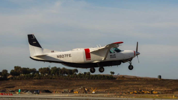 Dünyada ilk dəfə yük təyyarəsi pilotsuz uçub 