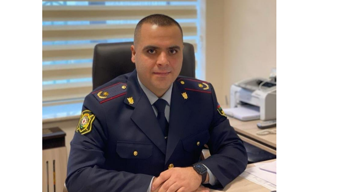 Араз Аскерли: Каким мышлением обладают бросающие мусор из автомобилей, зная, что потом людям в возрасте придется его убирать?